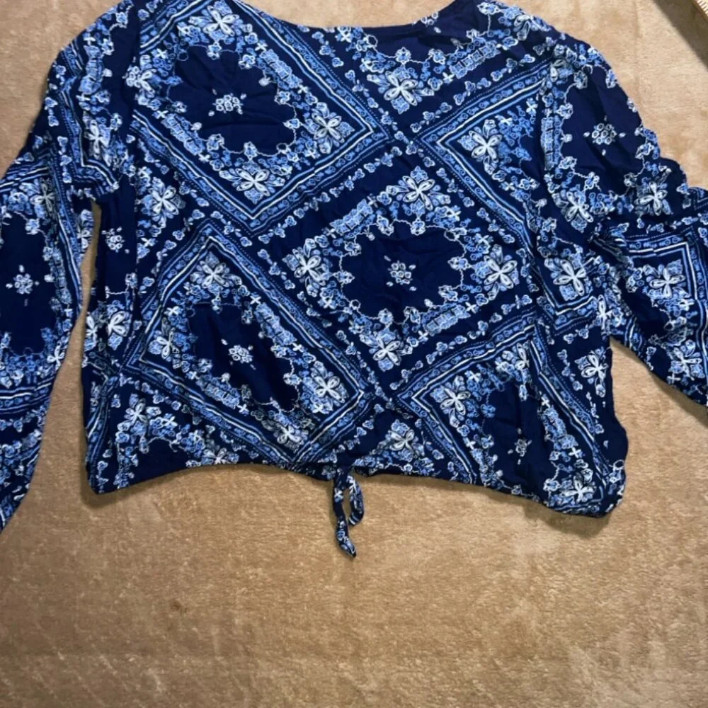 Justice Girls 18 Plus Blue Floral Long Bell Sleeve‎ Button Tie Hem Blouse Top